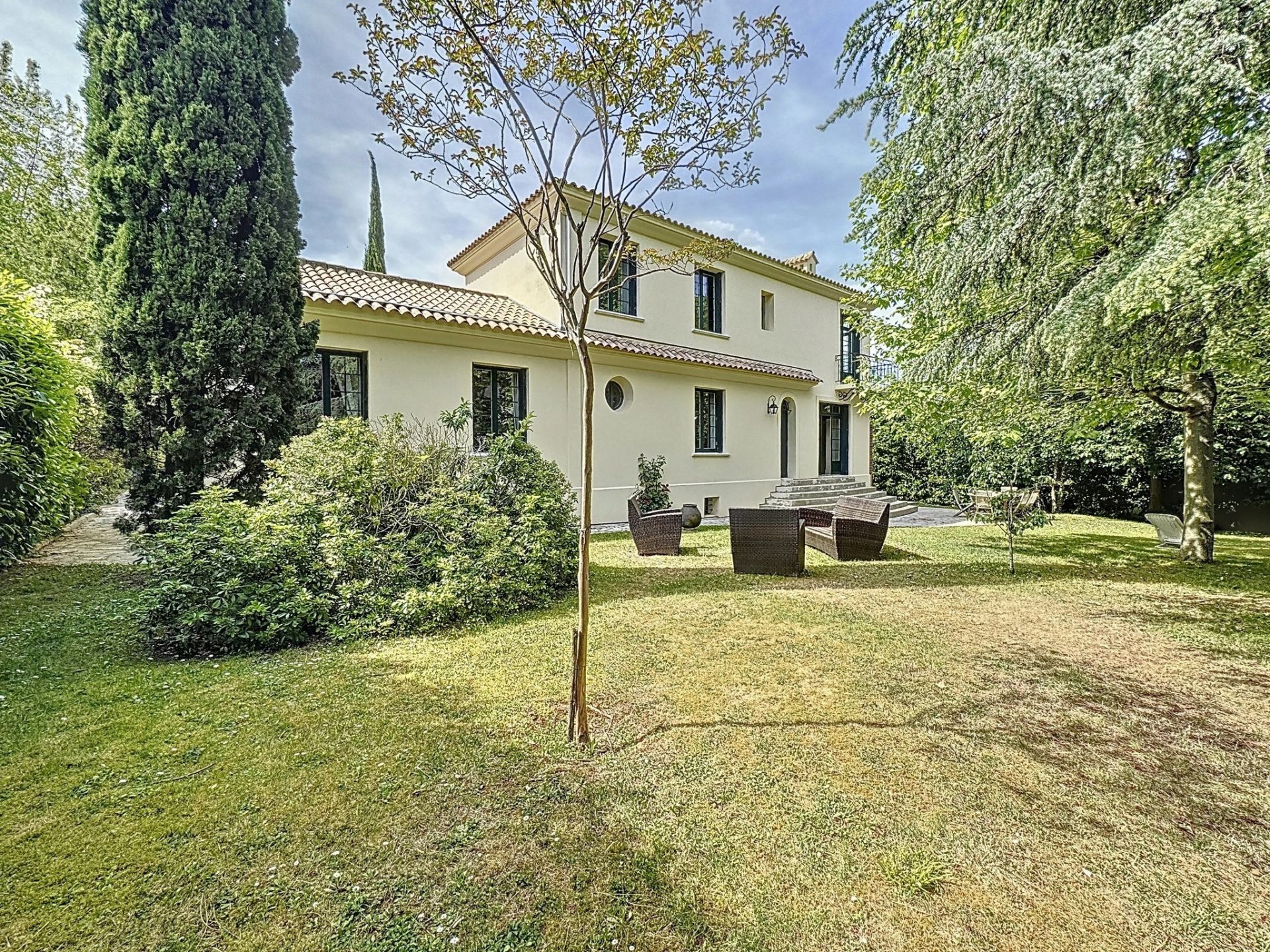 villa 9 pièces en vente sur GARCHES (92380) Vente Villa Garches 92380 440 m²