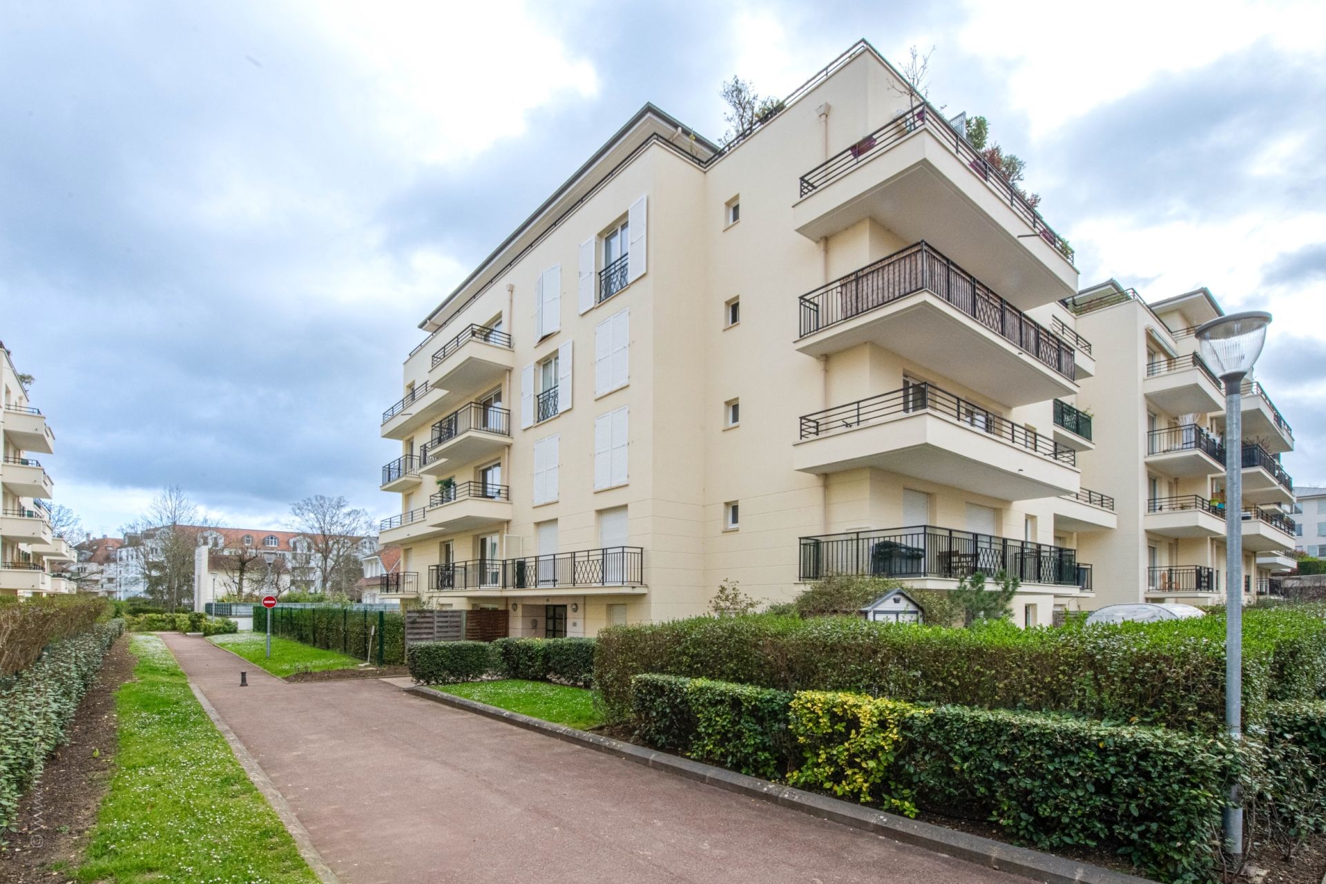 Louer Appartement 5&nbsp;Pièces 99.8&nbsp;m² Rueil-Malmaison