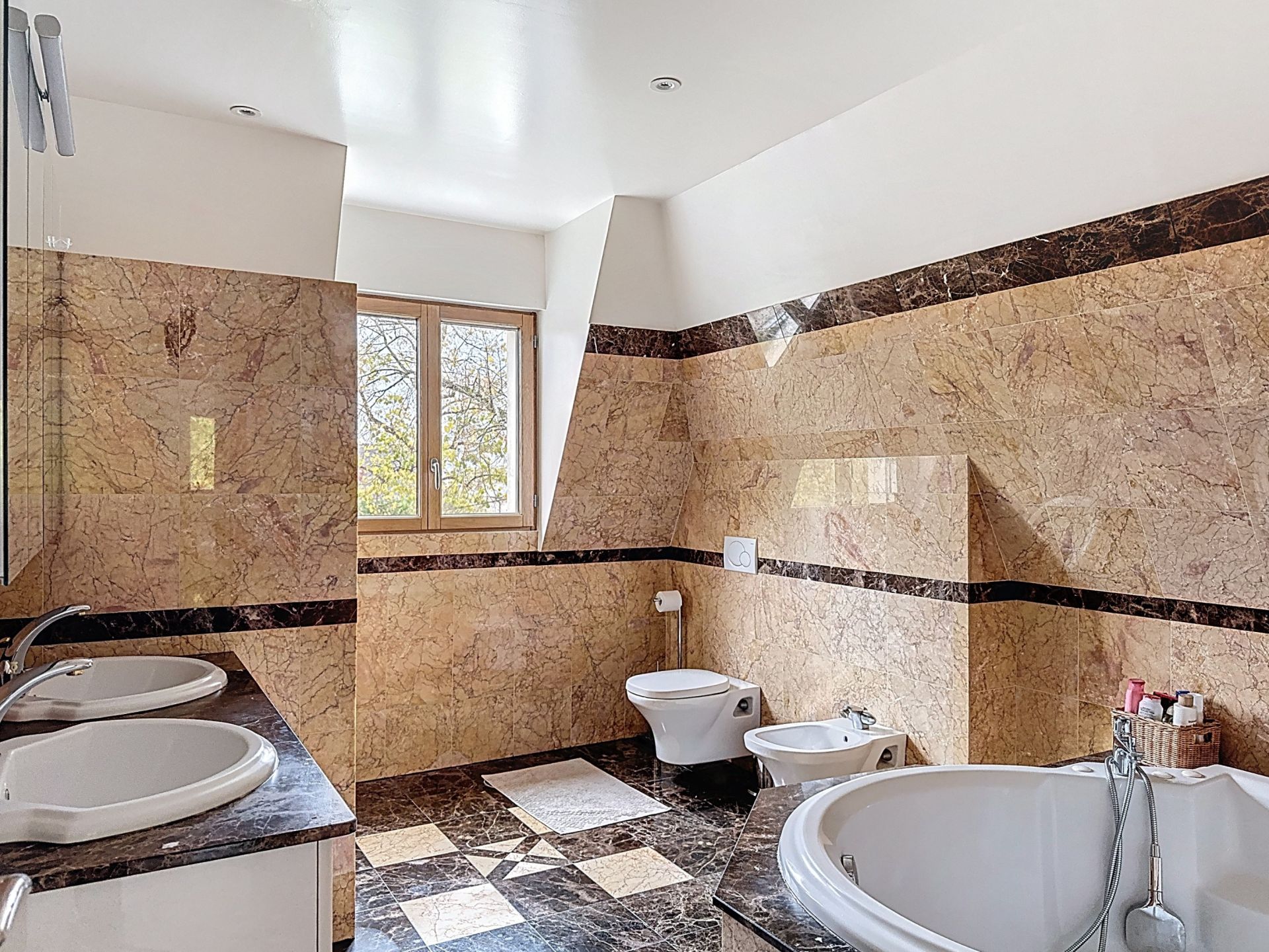 Acheter Maison 6 Pièces 192.43 m² Rueil-Malmaison