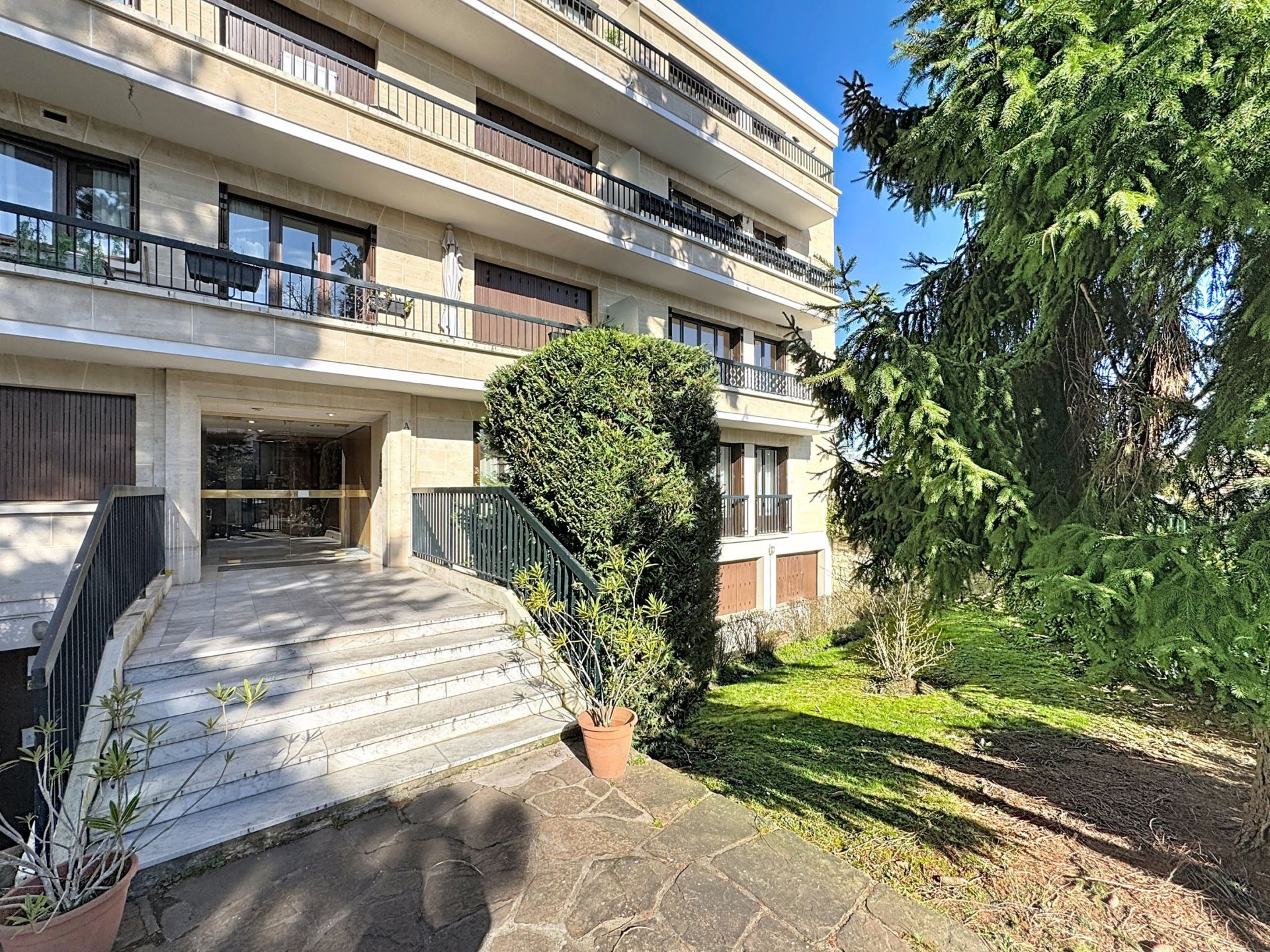 Acheter Appartement 5&nbsp;Pièces 103.87&nbsp;m² Rueil-Malmaison