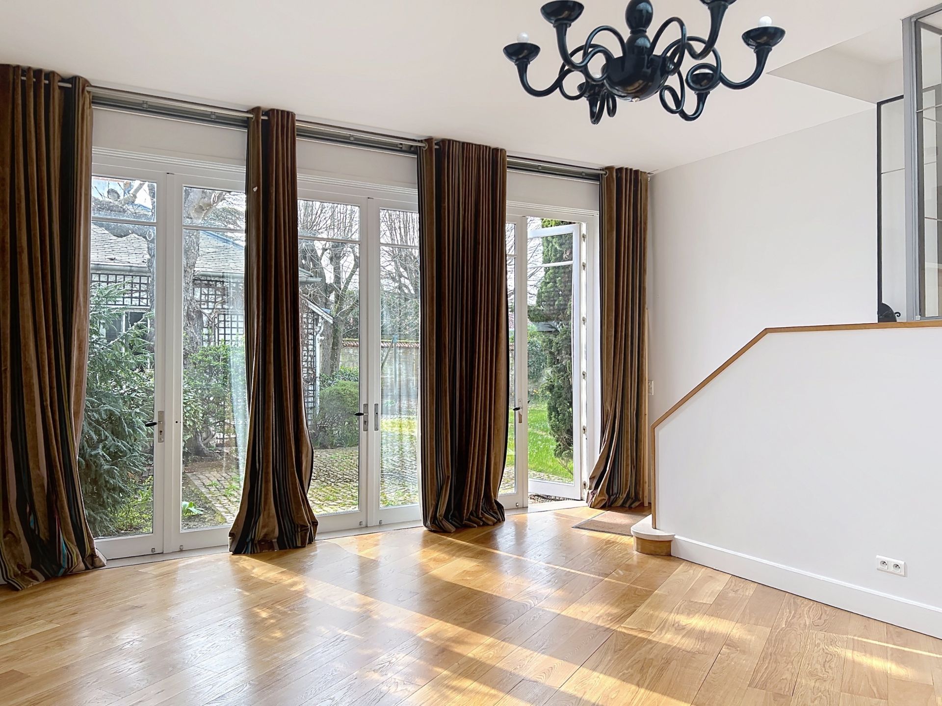 Louer Maison 8&nbsp;Pièces 238.79&nbsp;m² Rueil-Malmaison