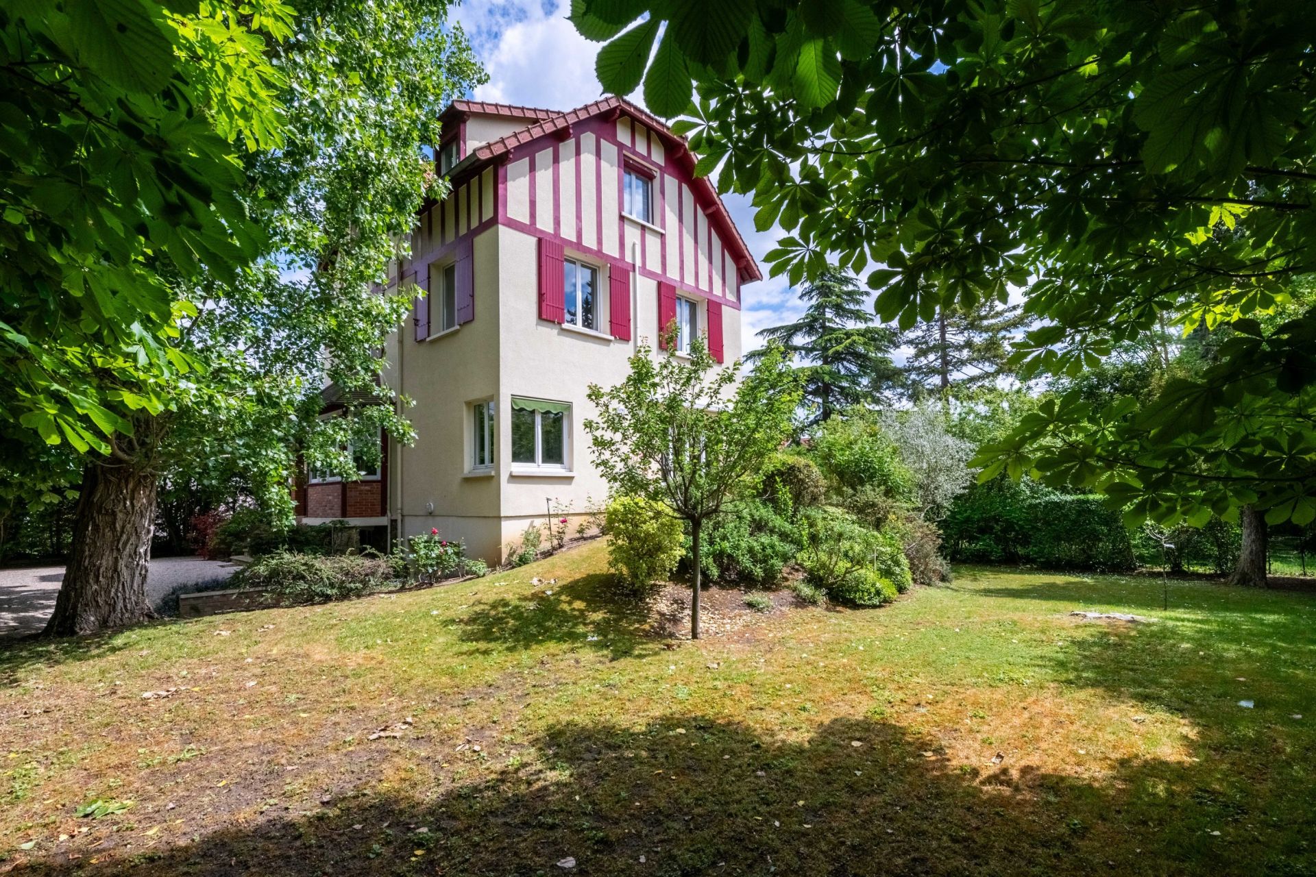 Acheter Maison 10&nbsp;Pièces 213.86&nbsp;m² Rueil-Malmaison