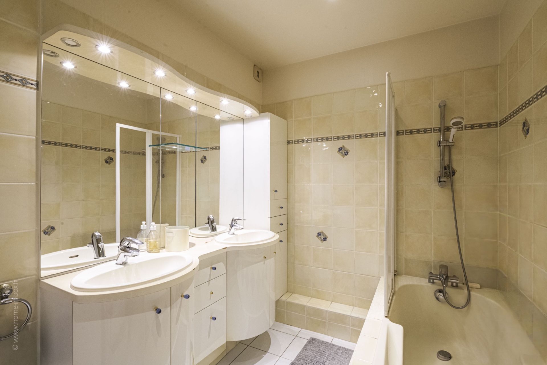 Louer Appartement 5&nbsp;Pièces 129.26&nbsp;m² Bougival