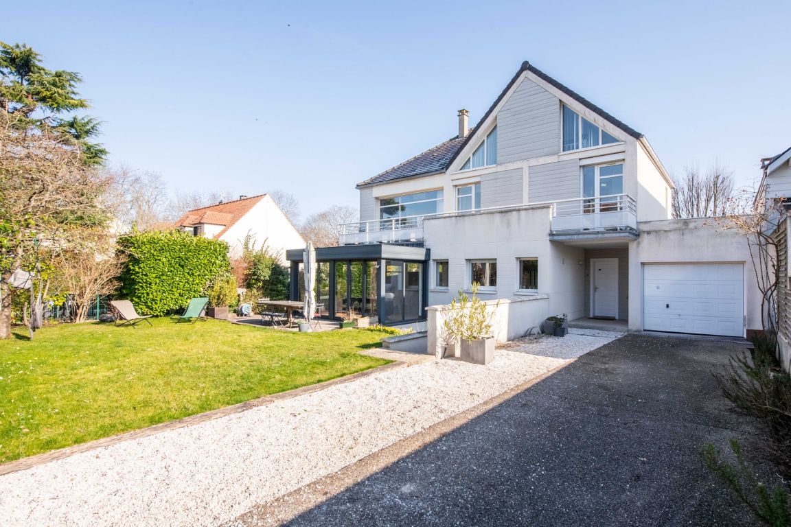 maison 8 Pièces en vente sur RUEIL MALMAISON (92500) - Plus de details