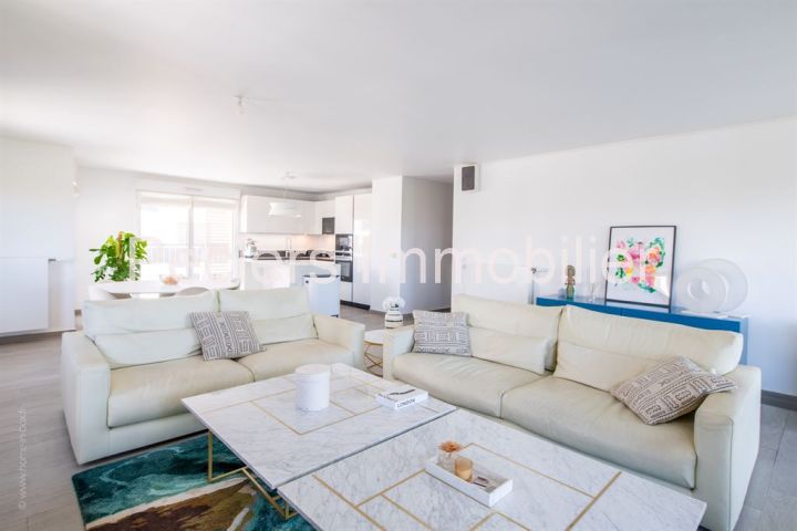 appartement 5 pièces en vente sur RUEIL MALMAISON (92500) Vente Appartement Rueil-Malmaison 92500 130.52 m²