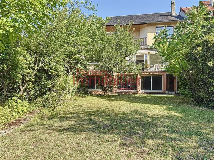 maison 11 pièces en vente sur RUEIL MALMAISON (92500) Vente Maison Rueil-Malmaison 92500 219.58 m²