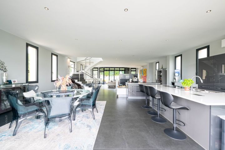 maison 7 pièces en vente sur RUEIL MALMAISON (92500) Vente Maison Rueil-Malmaison 92500 314.67 m²