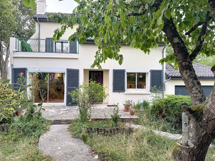 maison 7 pièces en vente sur RUEIL MALMAISON (92500) Vente Maison Rueil-Malmaison 92500 171.65 m²