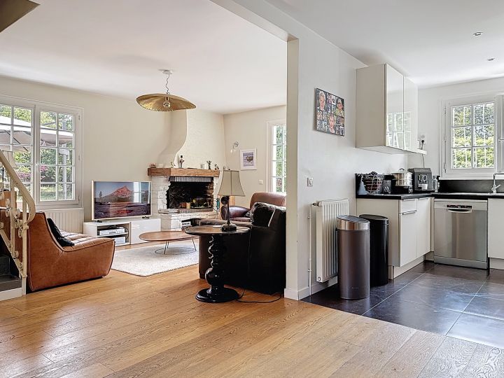 maison 7 pièces en vente sur RUEIL MALMAISON (92500) Vente Maison Rueil-Malmaison 92500 177.65 m²